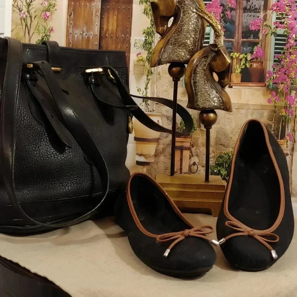 Coach and Four flats - Picture 2 of 9